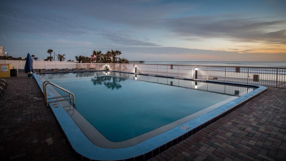 Comfort Inn & Suites Daytona Beach Oceanfront Eksteriør billede
