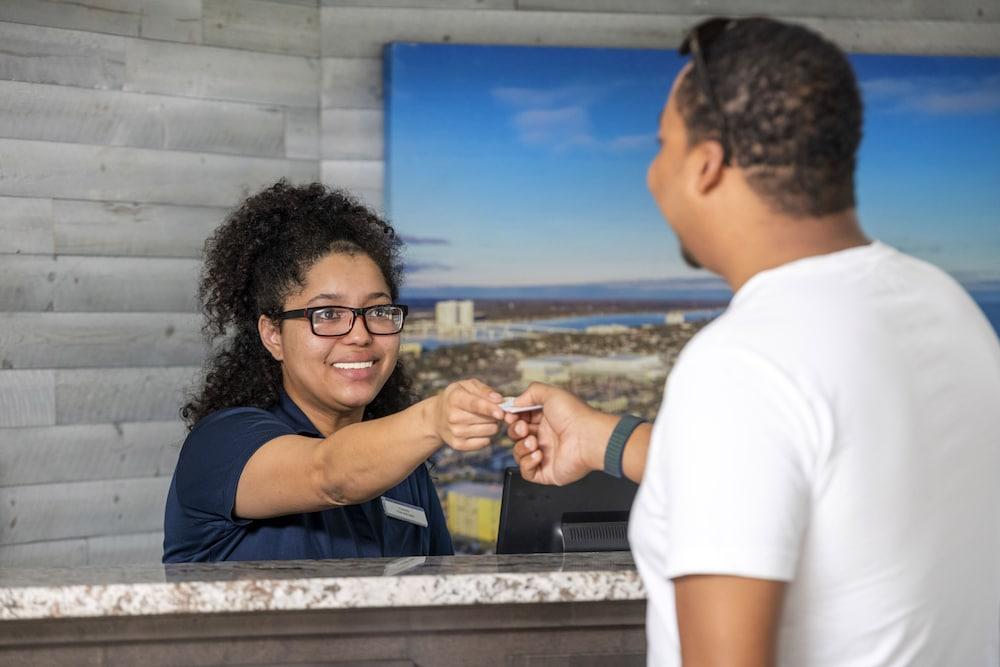 Comfort Inn & Suites Daytona Beach Oceanfront Eksteriør billede